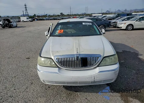 2003 Lincoln Town Car Signature z USA, uszkodzony, nr VIN 1LNHM82W73Y627898